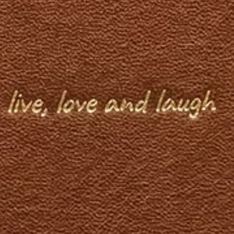 Símbolo live, love and laugh gravado em couro
